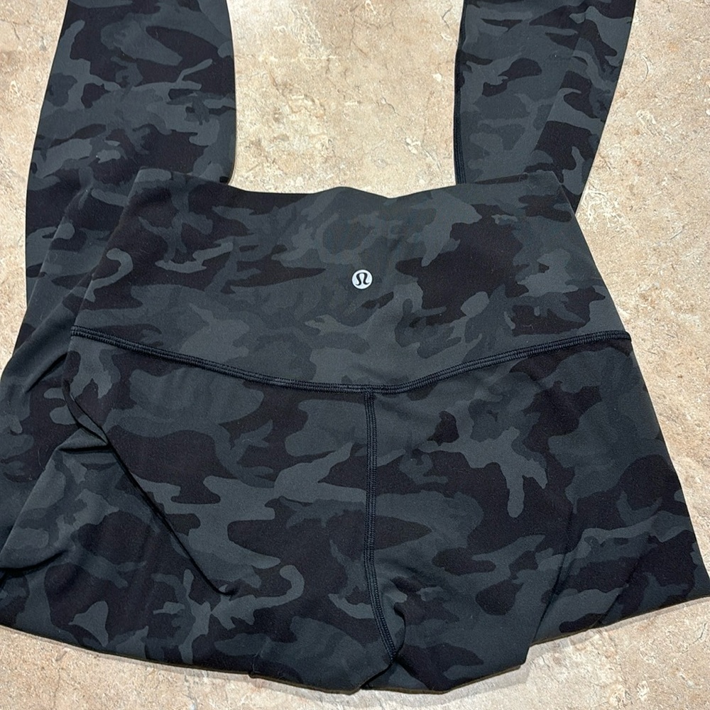 Size 8 Lululemon Align Leggjngs Camo